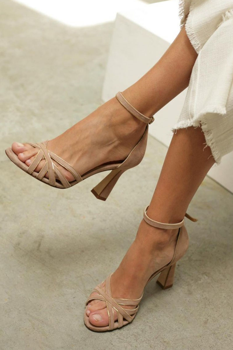 Victoria™ | Tacco sottile con punta arrotondata.