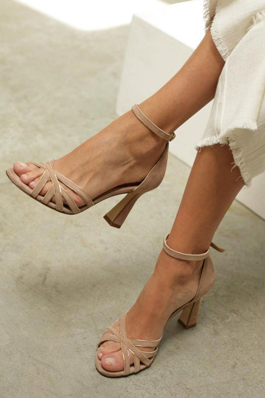 Victoria™ | Tacco sottile con punta arrotondata.