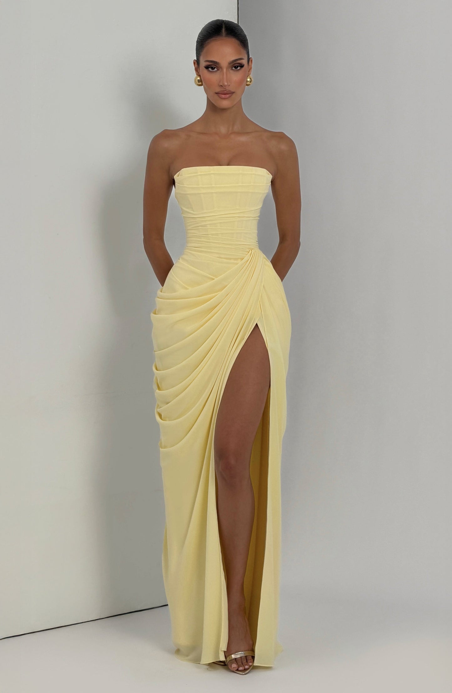 Abito Lauren™ | Eleganza scultorea che valorizza la tua silhouette