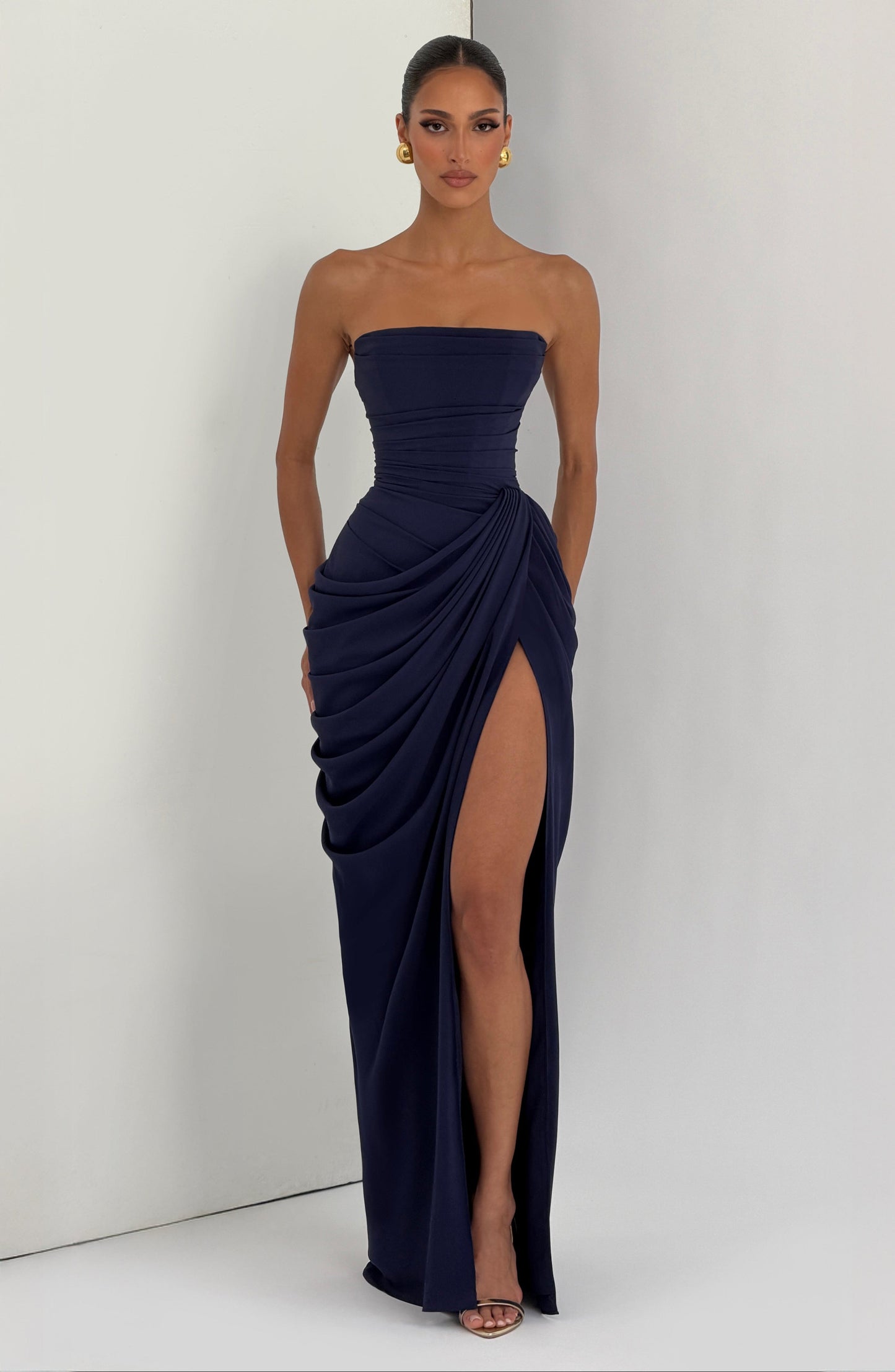 Abito Lauren™ | Eleganza scultorea che valorizza la tua silhouette